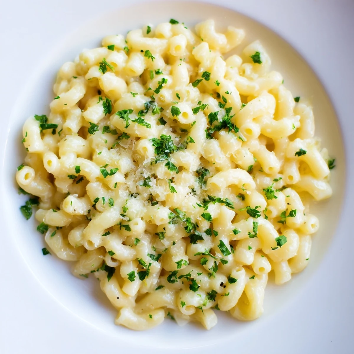 Golden, perfectly cooked ditalini pasta swathed in creamy garlic sauce, ideal for a satisfying vegetarian dinner.