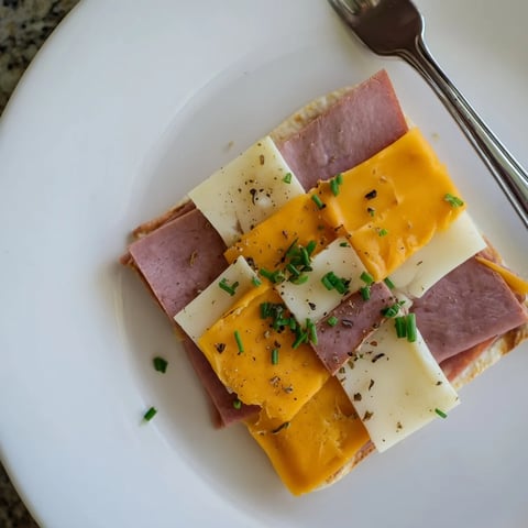 Checkerboard Picnic Bites: Beautiful appetizer arrangement featuring smoky turkey and sharp cheddar cheese squares.